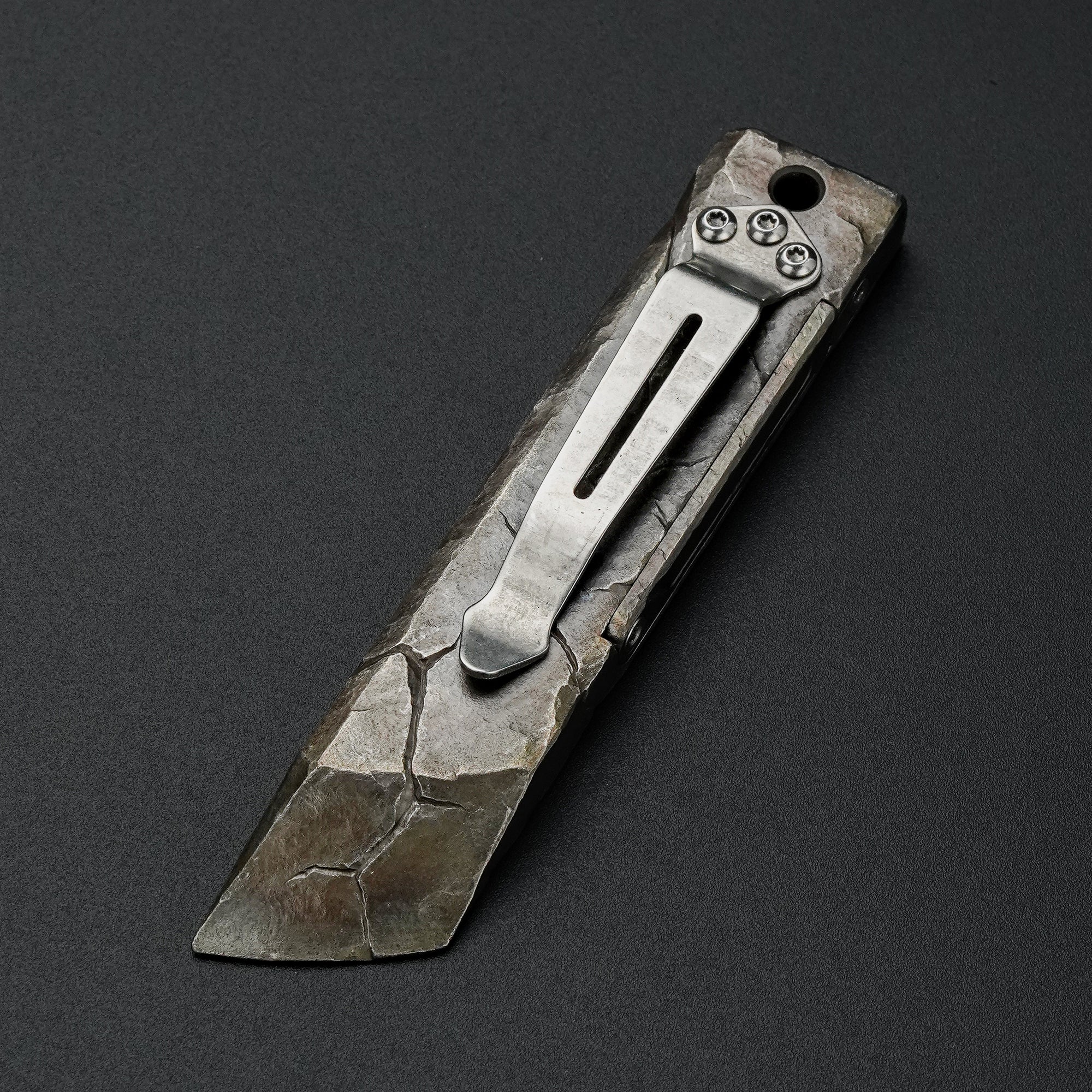 MecArmy RL4-HC hand-carved titanium EDC pry bar with cracked texture, shown from the pocket clip side